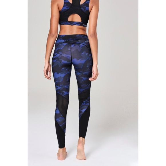 IVY PARK Pants - Ivy Park | blue camo workout leggings L